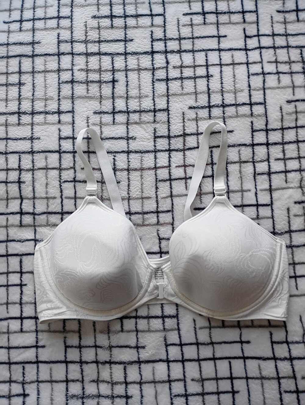 Bali 40B White Jacquard T-Shirt Bra Front Closure Underwire